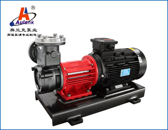 泵浦為氣液混合泵系列產(chǎn)品，該泵的過(guò)流部件全部采用不銹鋼材料精鑄制成。氣液混合泵的吸水口可 以利用負(fù)壓作用吸入氣體，所以無(wú)需采用空氣壓縮機(jī)和大氣噴射器。高速旋轉(zhuǎn)的泵葉輪將液體與氣體混合攪拌，所 以無(wú)需攪拌器和混合器。由于泵內(nèi)的加壓混合，氣體與液體充分溶解。所以無(wú)需大型加壓容器罐或昂貴的反應(yīng)塔即 可制取高度溶解液。應(yīng)用于貴重液體，冷媒或高溫液體，低粘度液體，腐蝕性液體及苛刻運(yùn)行和含有氣體的液體循 環(huán),及 350℃以內(nèi)高溫導(dǎo)熱油，循環(huán) 180℃以內(nèi)熱水、低溫-120℃以內(nèi)防凍液等介質(zhì)。可根據(jù)客戶需求，定制變頻、 防爆、特殊電源等電機(jī)。